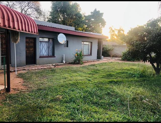 10 BEDROOM HOUSE FOR SALE IN RUSTENBURG CENTRAL